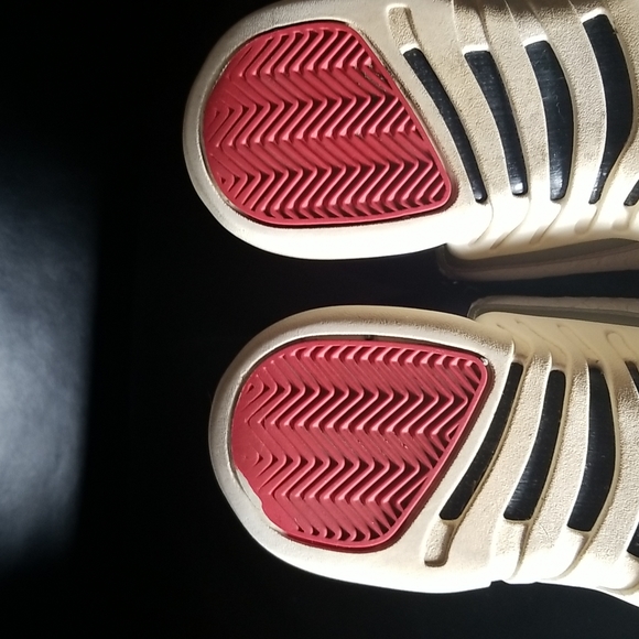 Jordan 12 Retro International. Size 8.5 - Picture 9 of 11